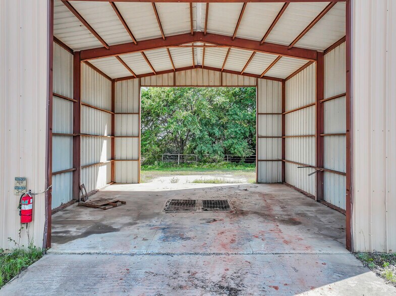 More Photos Of 10910 N County Road 3010, Lindsay Warehouse For Sale