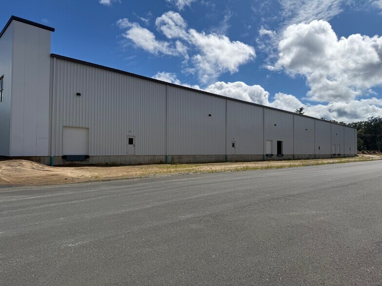 More Photos Of 22 Roberts Lane, Clifton Park Warehouse For Lease