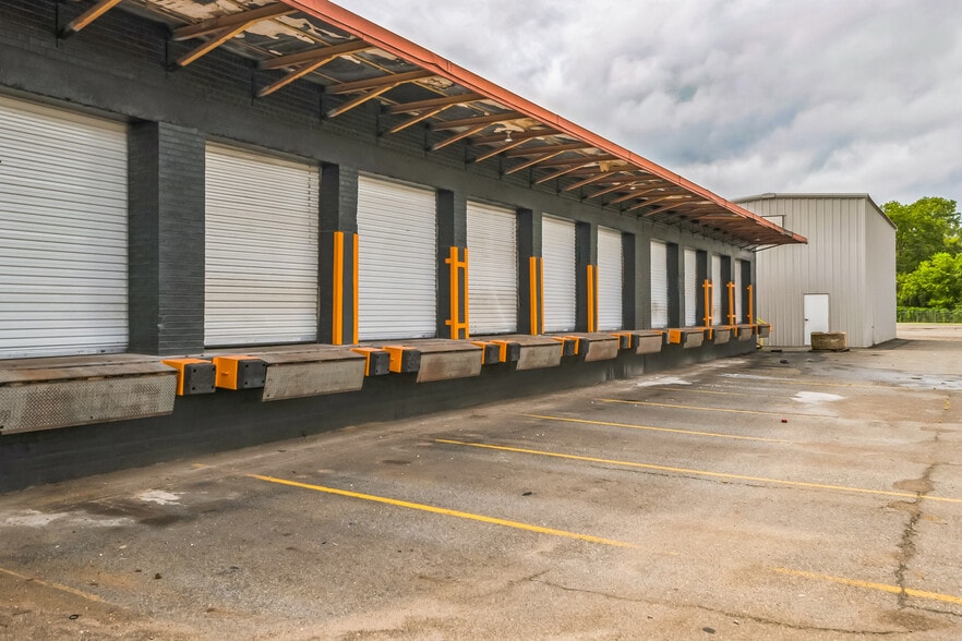 More Photos Of 1333 N Market St, Shreveport Truck Terminal For Lease