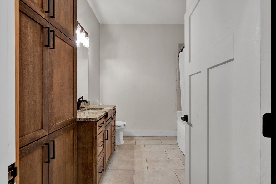 More Photos Of 1050 Whisperwood Trl NE, Cleveland Light Distribution For Sale