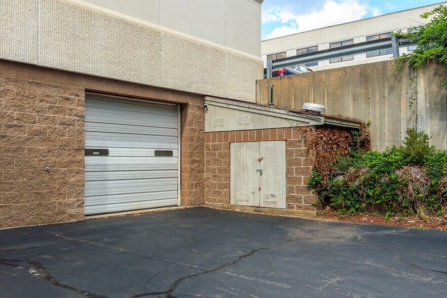 More Photos Of 136 Harvey Rd, Londonderry Unknown For Lease