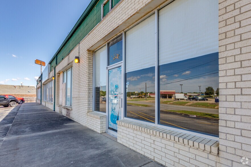 More Photos Of 2000 Cherokee Ave, Sallisaw Unknown For Lease