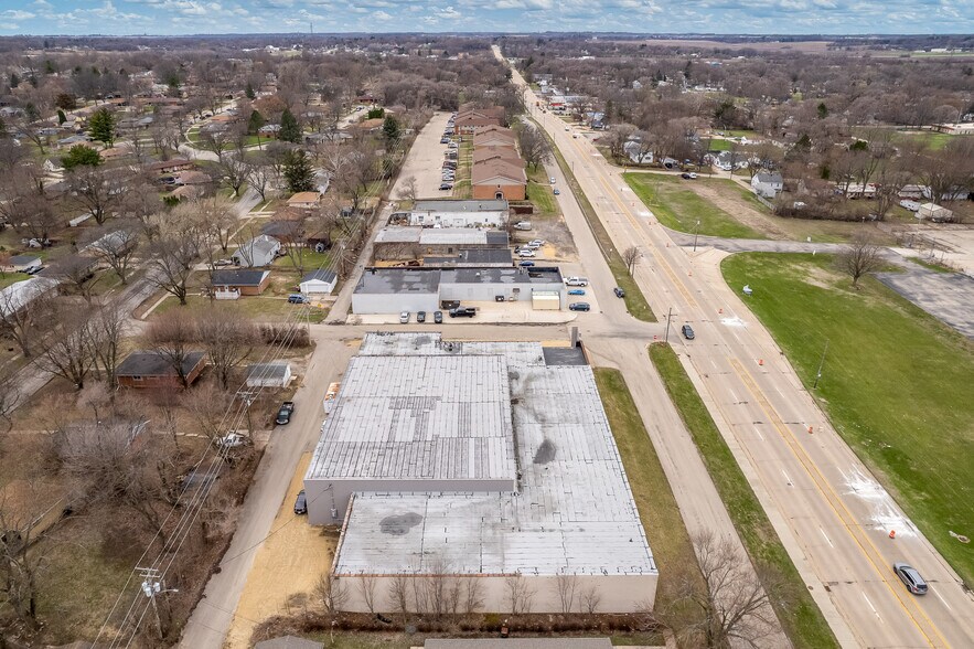 More Photos Of 3944 Auburn St, Rockford Warehouse For Lease