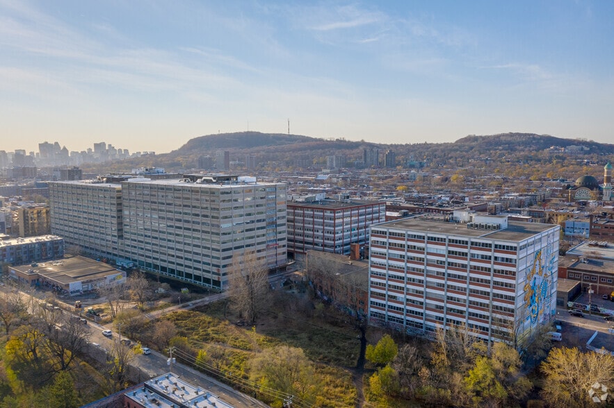 More Photos Of 5445 Av De Gaspé, Montréal Office For Lease
