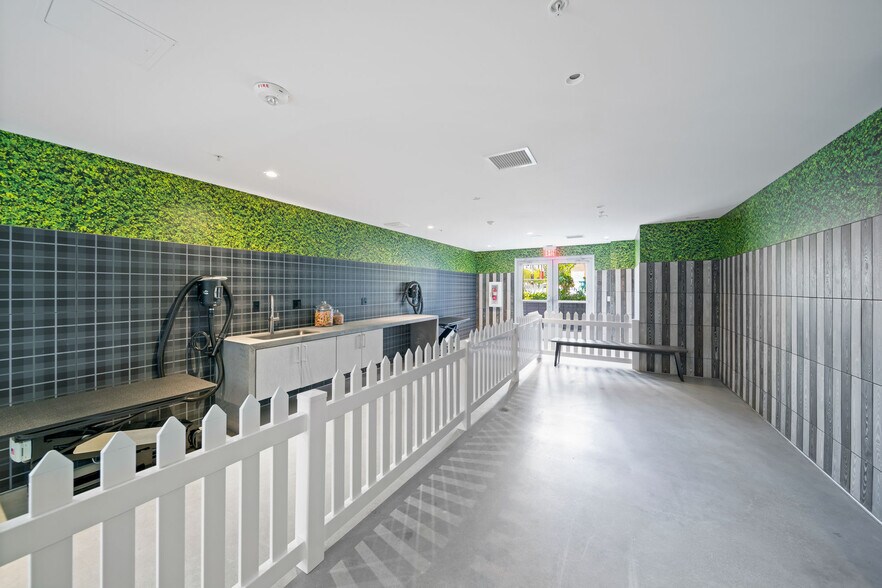 More Photos Of 585 Anton Blvd, Costa Mesa Apartments For Lease
