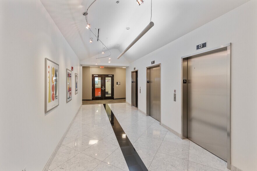 More Photos Of 1 Penn Center Blvd, Pittsburgh Unknown For Lease