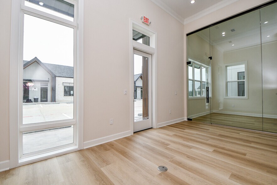 More Photos Of 1325 Main St, Katy Office For Lease