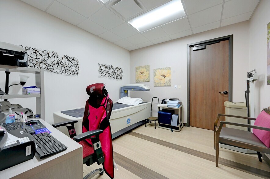 More Photos Of 11923 Culebra Rd, San Antonio Medical For Sale