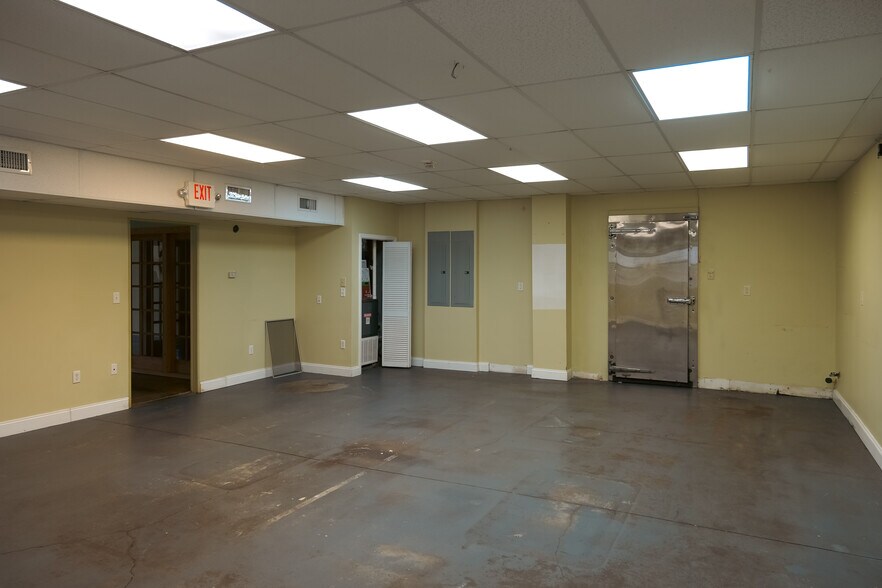 More Photos Of 12 Sevier St, Greenville Freestanding For Lease