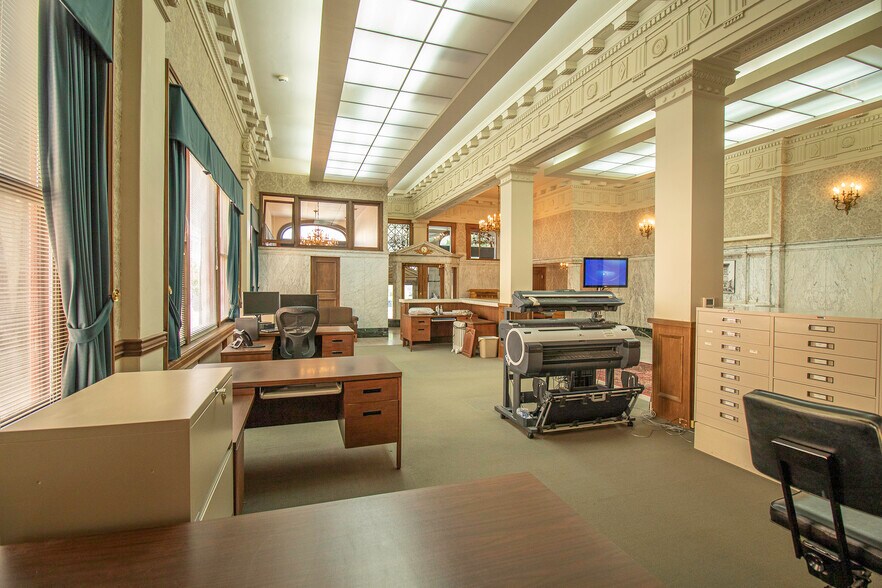 More Photos Of 301 Columbia St, Lafayette Office For Lease