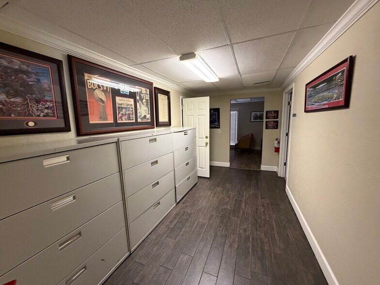 More Photos Of 1302 W Busch Blvd, Tampa Office For Sale