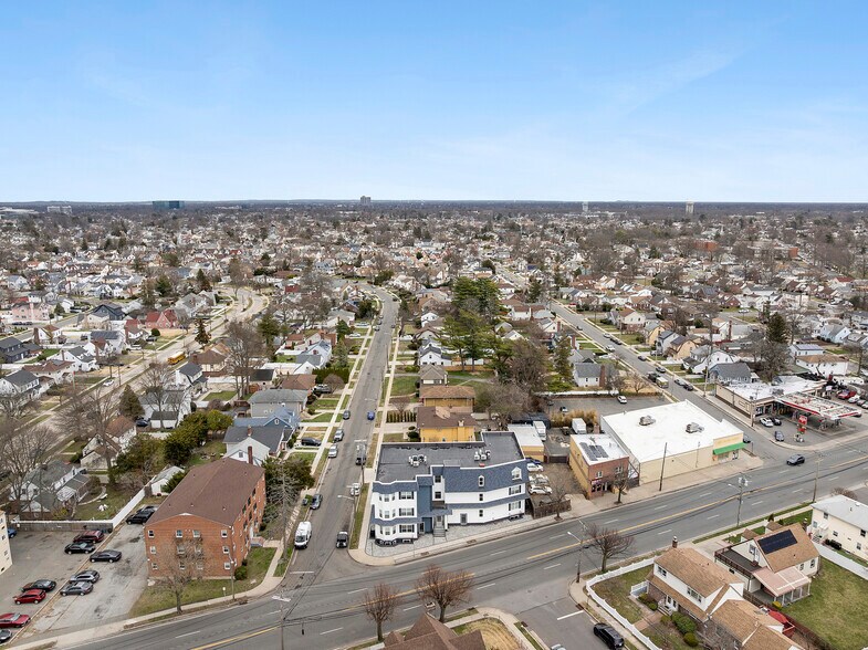 More Photos Of 533 Greenwich St, Hempstead Apartments For Sale