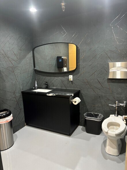 More Photos Of 14242 Ventura Blvd, Sherman Oaks Loft Creative Space For Lease