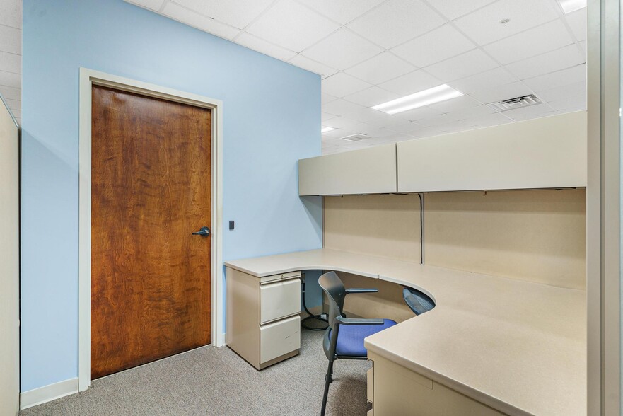 More Photos Of 1904 Thomas Ave, Leesburg Office For Sale