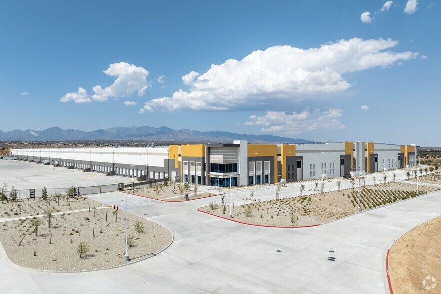 More Photos Of 8130 Caliente Rd, Hesperia Distribution For Lease