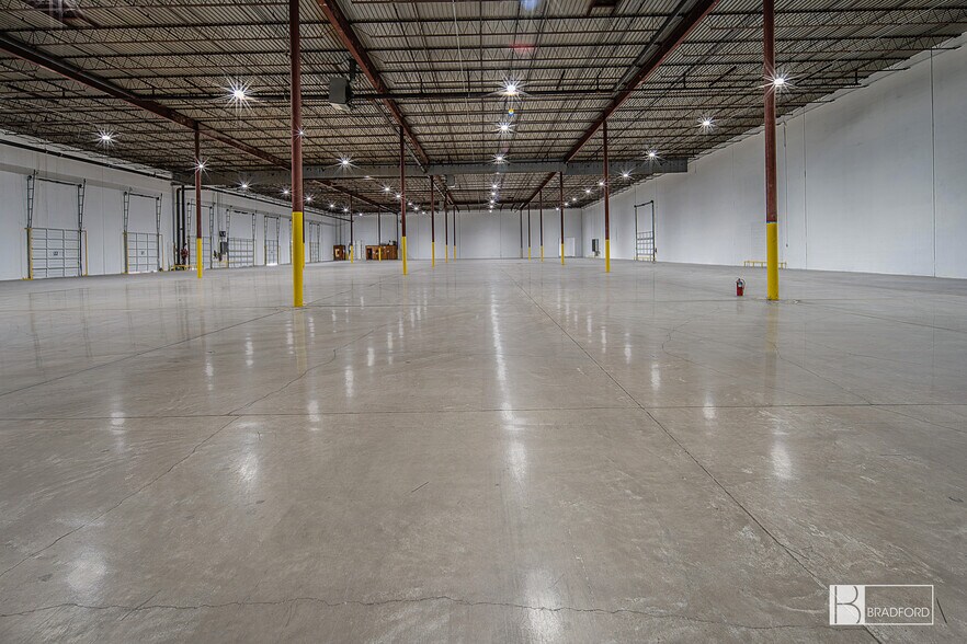 More Photos Of 8330 Endicott Ln, Dallas Warehouse For Lease