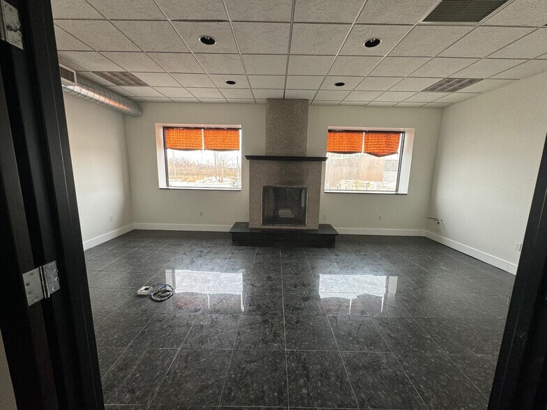 More Photos Of 3 Whale Sq, Brooklyn Warehouse For Lease