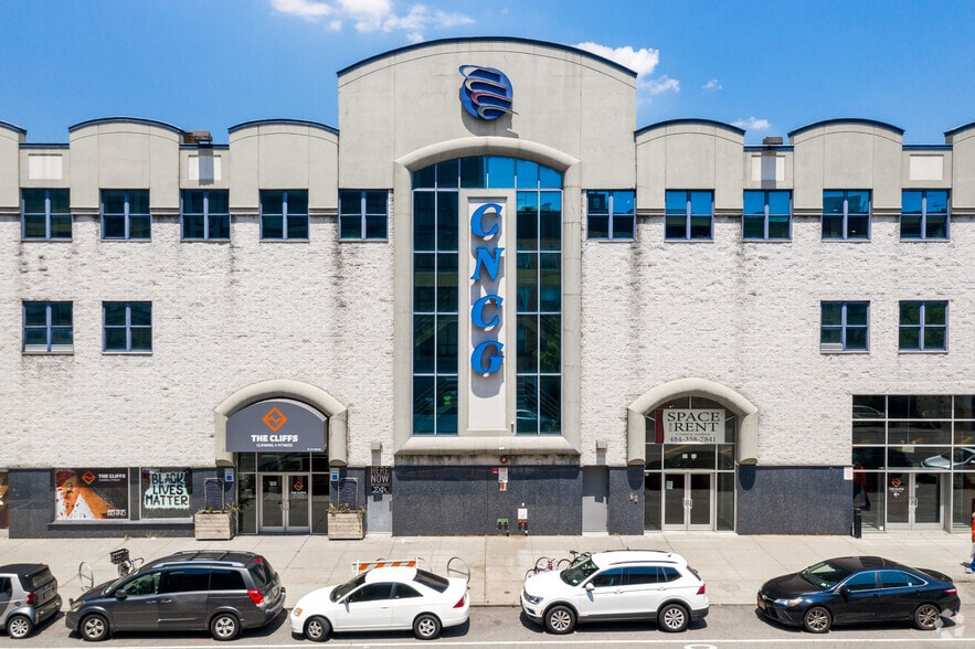 More Photos Of 11-11 44th Dr, Long Island City Office For Lease