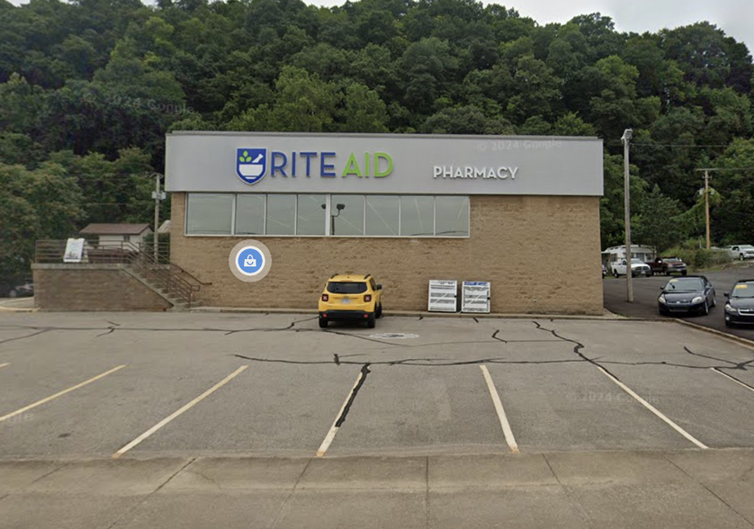 Primary Photo Of 306 E Main St, Pomeroy Drugstore For Sale