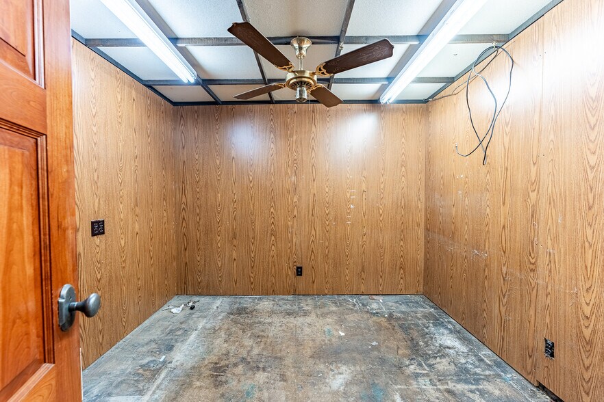 More Photos Of 1770 S Wabash St, Wabash Freestanding For Sale