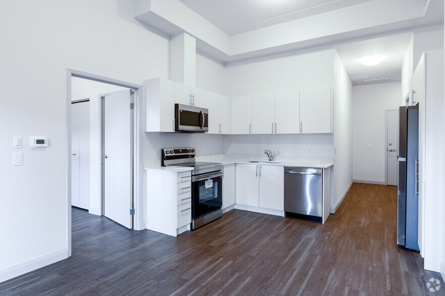 More Photos Of 16 Queen St W, Cambridge Apartments For Lease