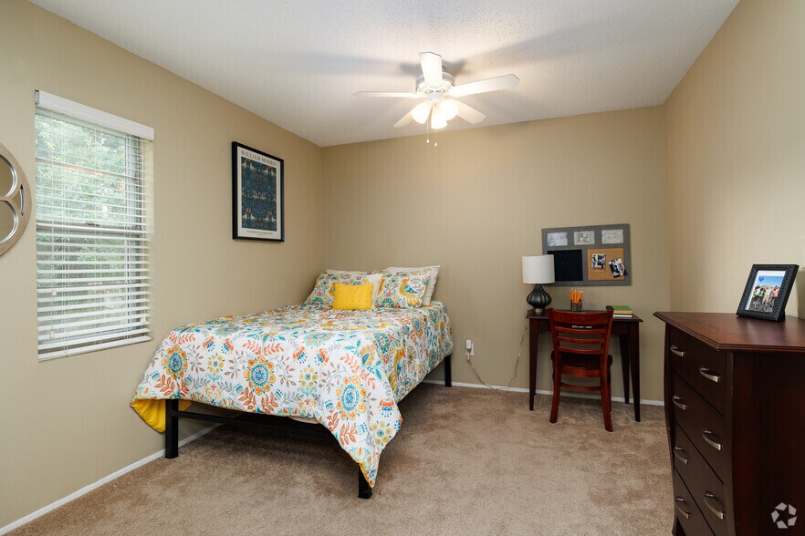 More Photos Of 800 E Grand Ave, Carbondale Apartments For Sale