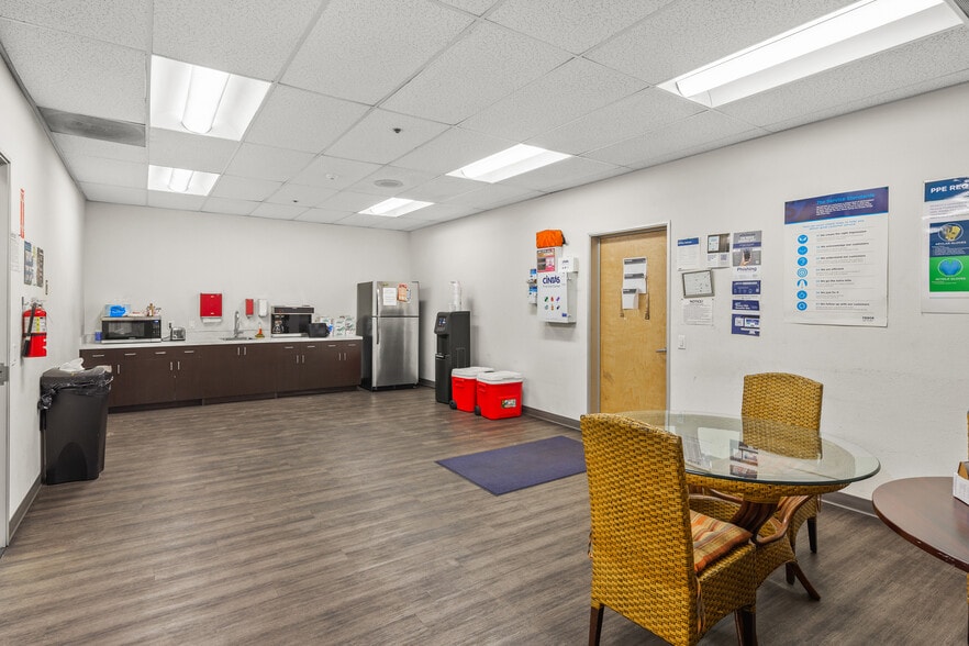 More Photos Of 10509 Business Dr, Fontana Warehouse For Lease