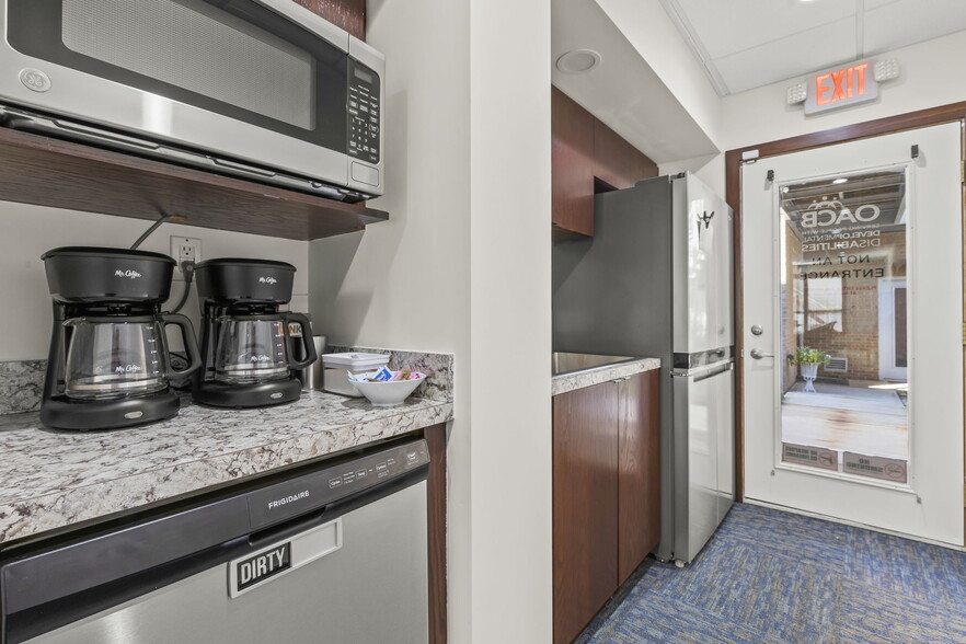 More Photos Of 73 E Wilson Bridge Rd, Worthington Office For Sale