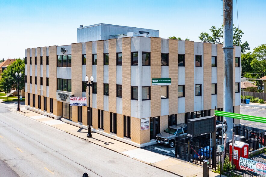 More Photos Of 6650 N Northwest Hwy, Chicago Office For Lease