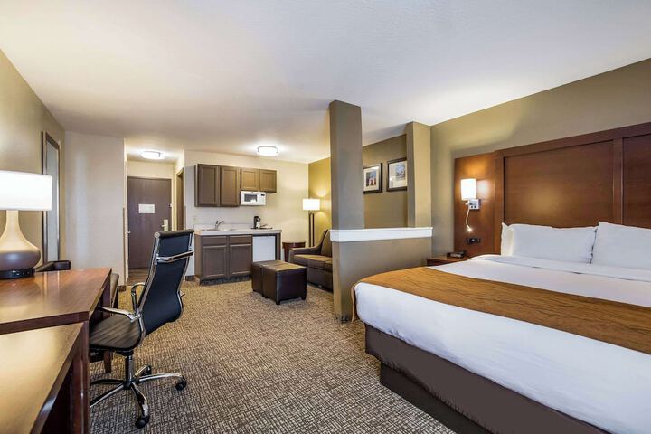 More Photos Of 730 E Xenia Dr, Fairborn Hotel For Sale