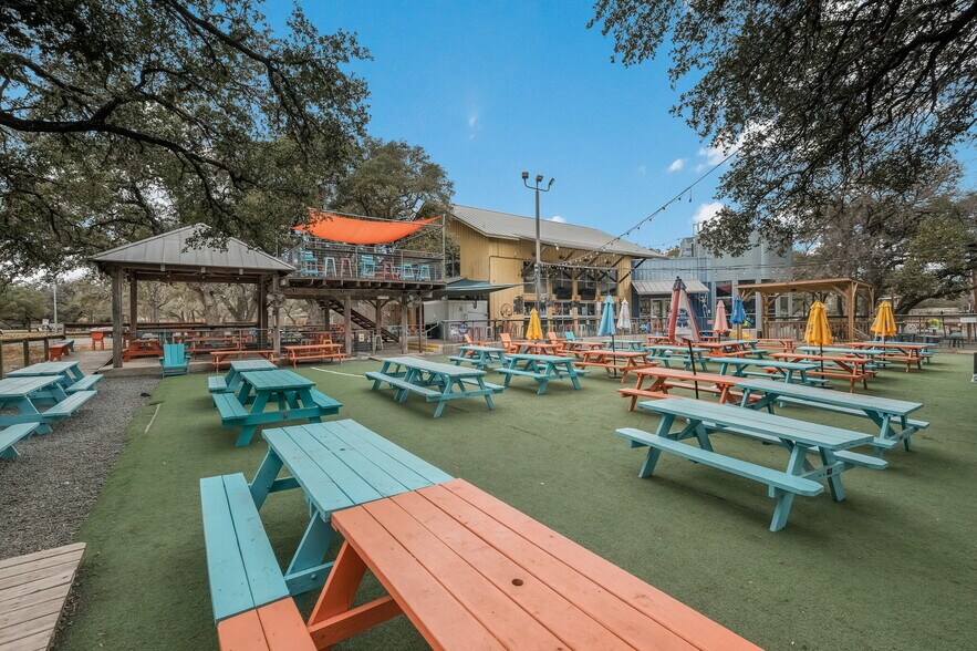 More Photos Of 13838 Jones Maltsberger Rd, San Antonio Restaurant For Sale