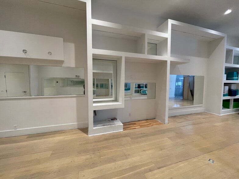 More Photos Of 355-359 Miracle Mile, Coral Gables Freestanding For Lease