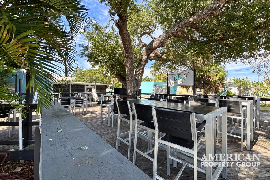 More Photos Of 470 W Dearborn St, Englewood Restaurant For Sale