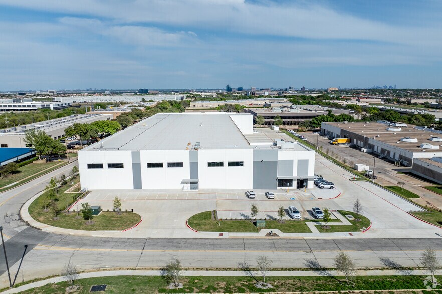 More Photos Of 3260 Skyway Cir, Irving Warehouse For Lease