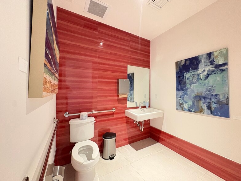 More Photos Of 1301 Main St, Sarasota Apartments For Sale