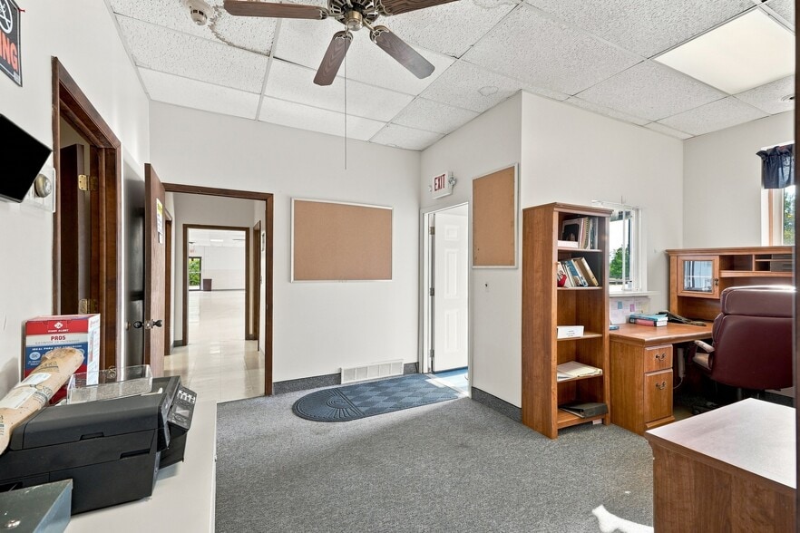 More Photos Of 12305 Beech Daly Rd, Taylor Flex For Lease