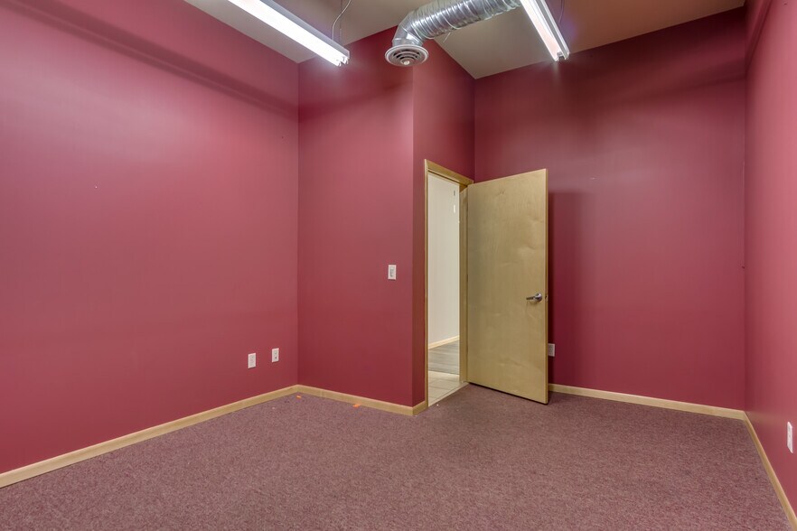 More Photos Of 2734-2751 London Rd, Eau Claire Storefront Retail Office For Sale