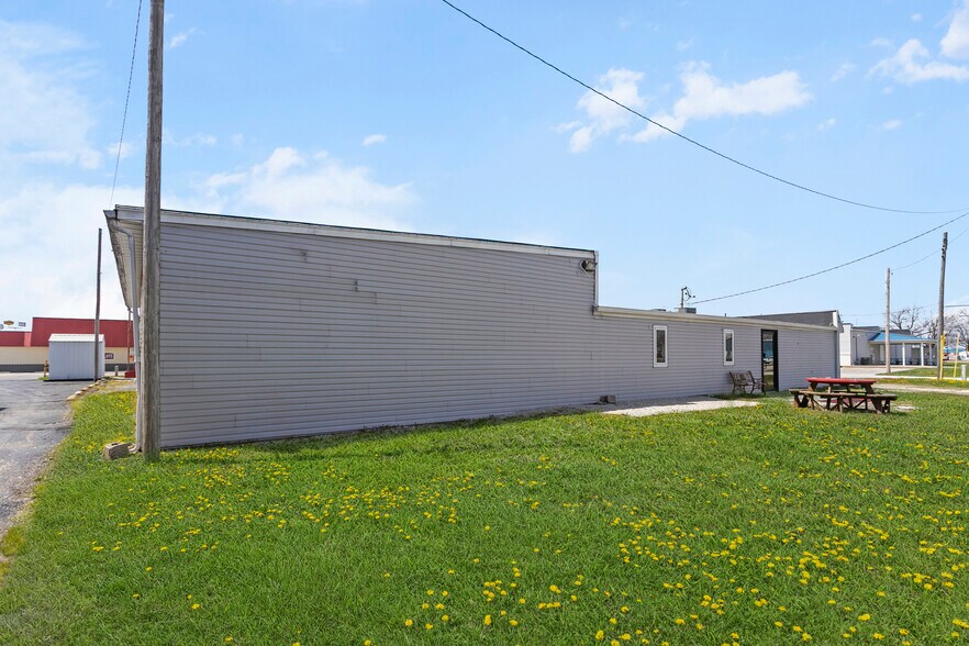 More Photos Of 220 N Old Route 66, Litchfield Restaurant For Sale