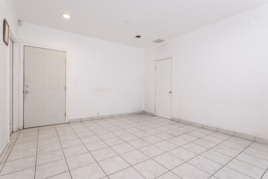 More Photos Of 661 Arroyo St, San Fernando Manufacturing For Lease