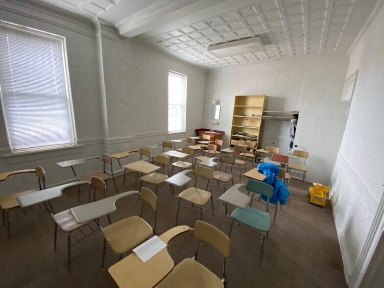 More Photos Of 947 Aisquith St, Baltimore Religious Facility For Sale