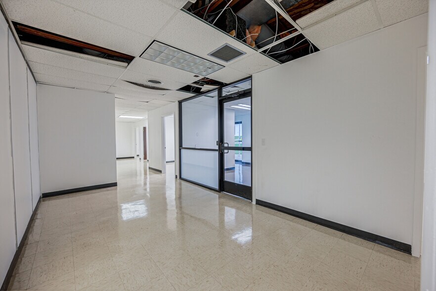 More Photos Of 20 Willow Springs Cir, York Warehouse For Sale