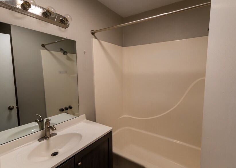 More Photos Of 105 Windy Cir, Franklin Multifamily For Sale