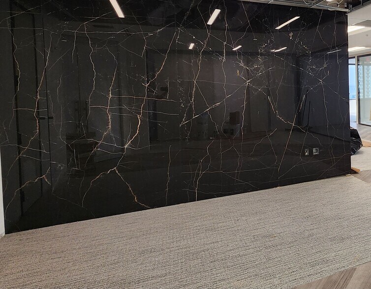 More Photos Of 2 S Biscayne Blvd, Miami Office Residential For Lease