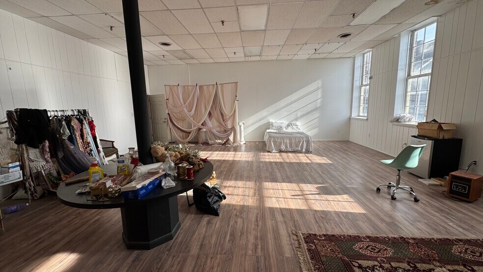 More Photos Of 240 S Main St, Nazareth Flex For Lease