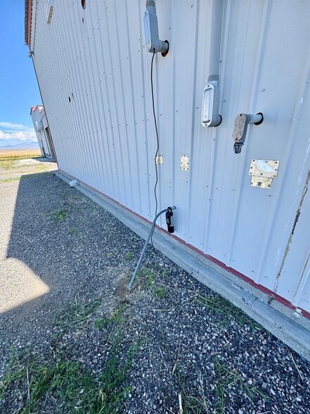 More Photos Of 3512 E Bench Rd, Dillon Manufacturing For Sale