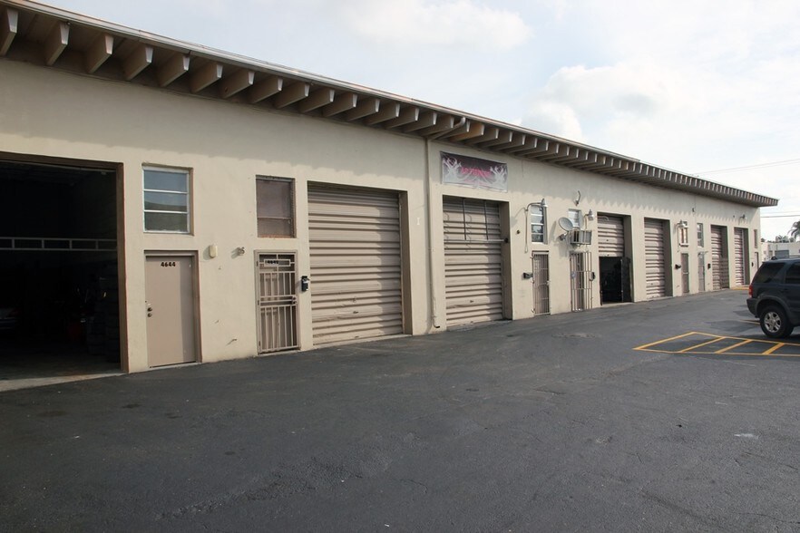 More Photos Of 4630-4666 SW 75th Ave, Miami Manufacturing For Lease