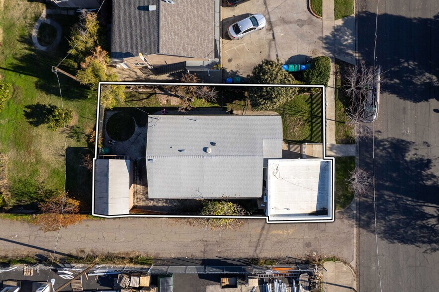 More Photos Of 115 E Walnut St, Lodi Freestanding For Sale