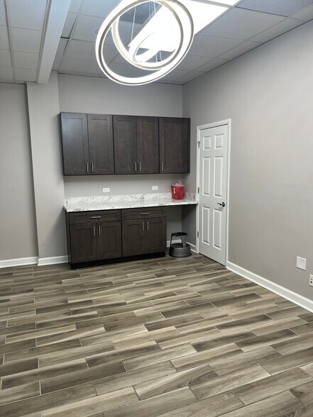 More Photos Of 2020 Dean St, St Charles Office For Sale