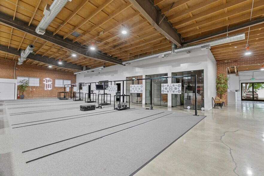 More Photos Of 1604 Venice Blvd, Los Angeles Showroom For Lease