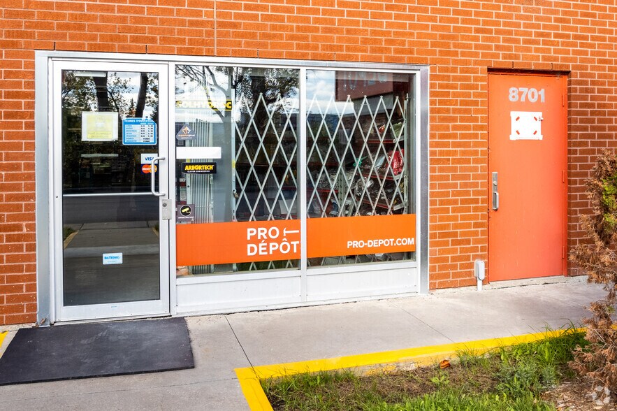 More Photos Of 2695 Av Dollard, Montréal Warehouse For Lease